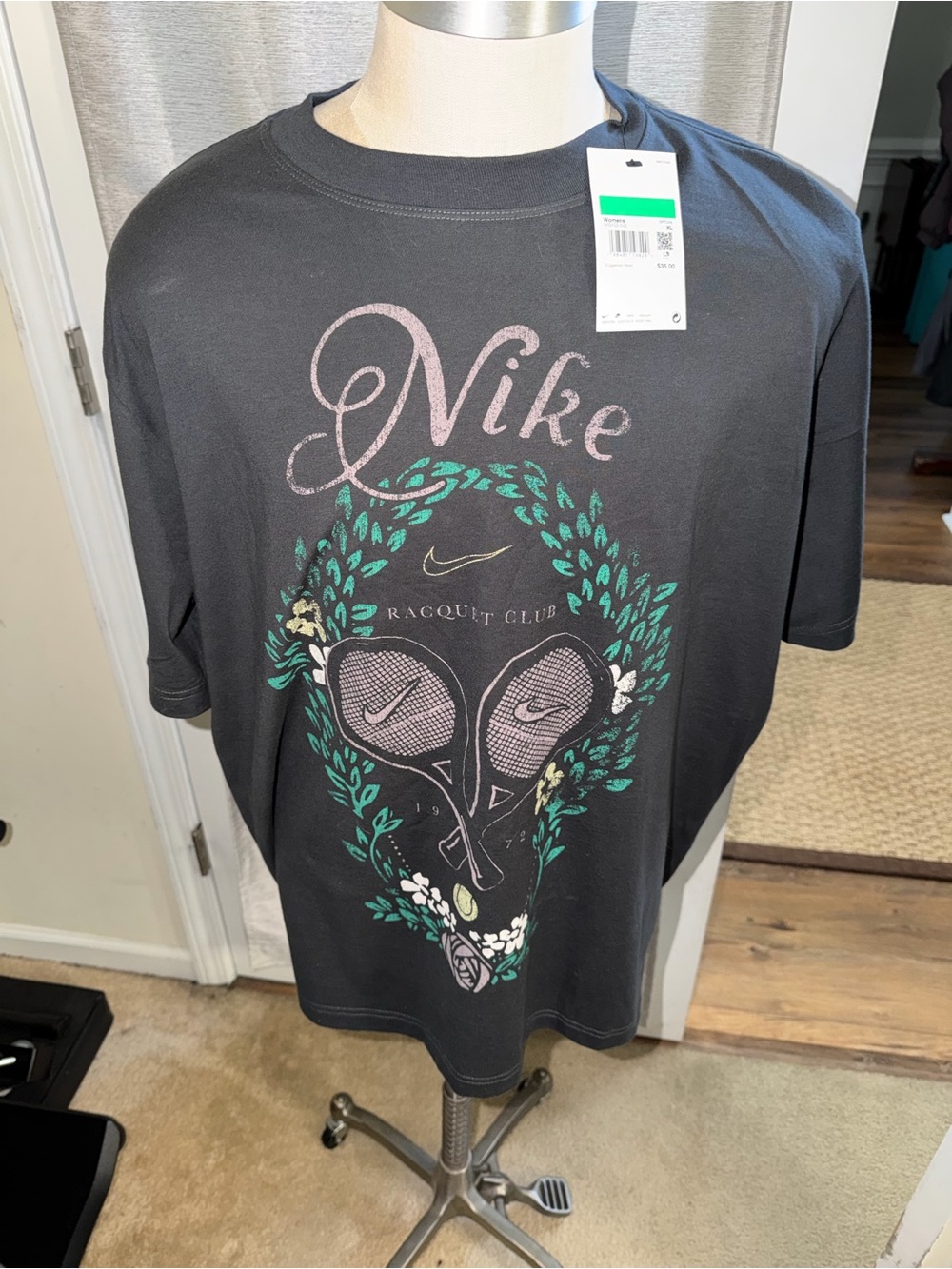Nike ladies XL racquetball Club Graphic Tee in Black with Green Accents(126)